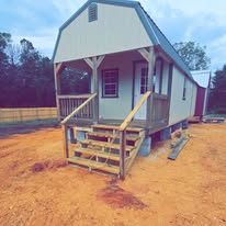 Outbuilding with porch and steps